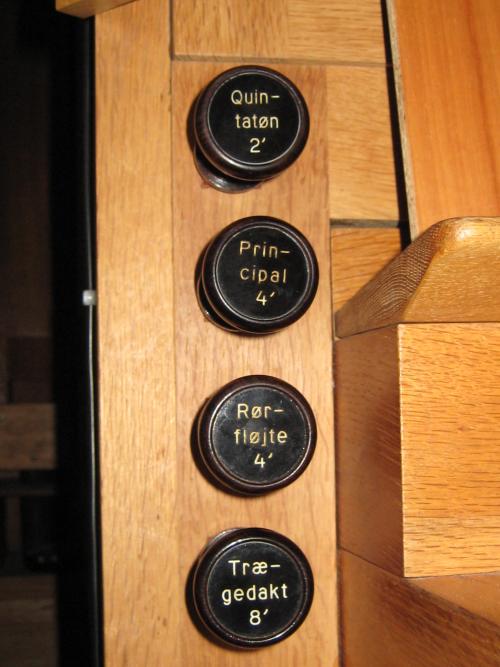 Rindum Orgel Registerzüge links